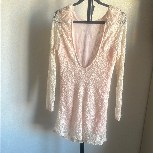 Motel Rocks Cream Lace Low Back Mini Dress Long Sleeve Bateau - Picture 4 of 6